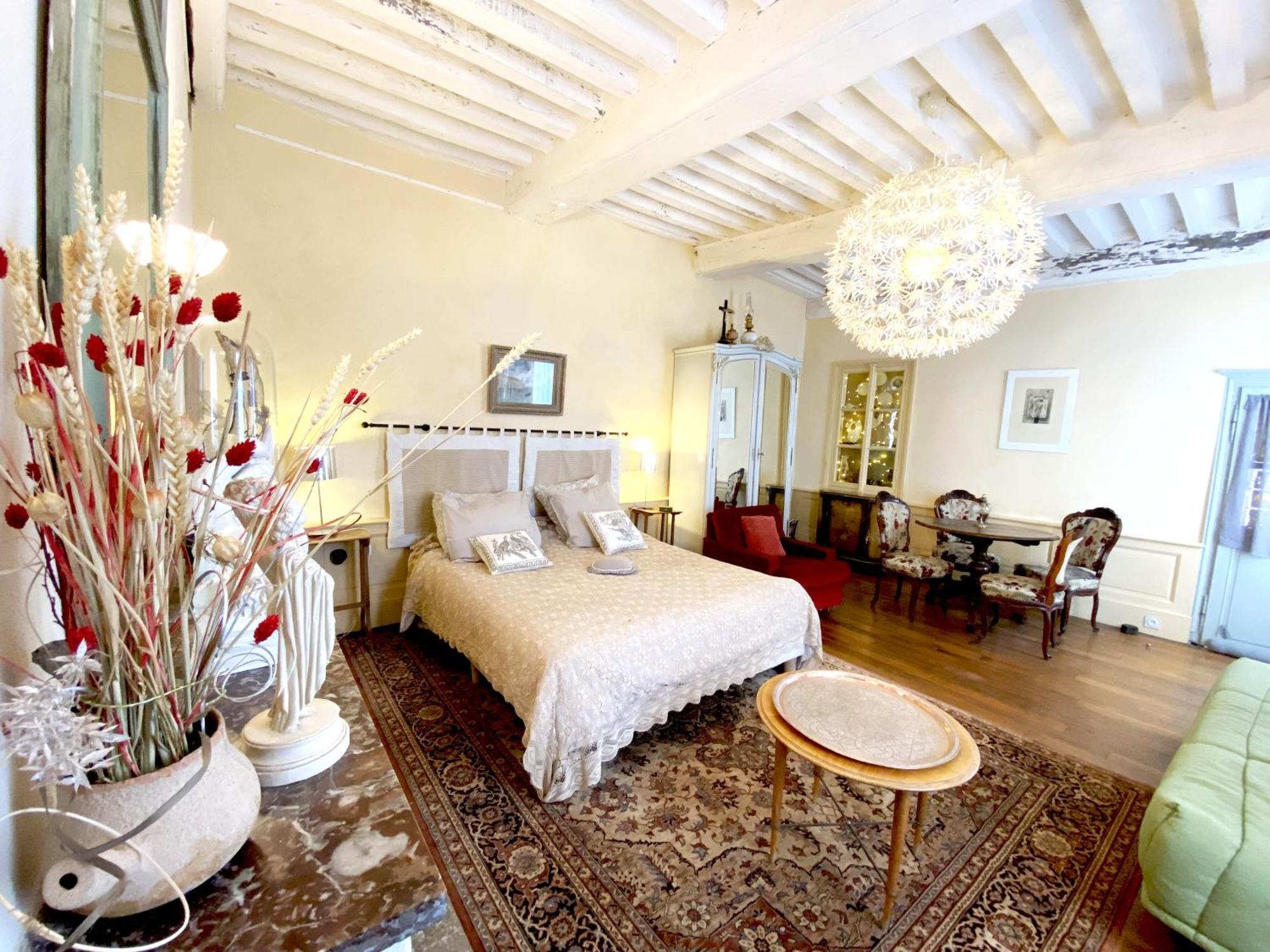 Maison De Noble Nicolas Авалон Екстериор снимка