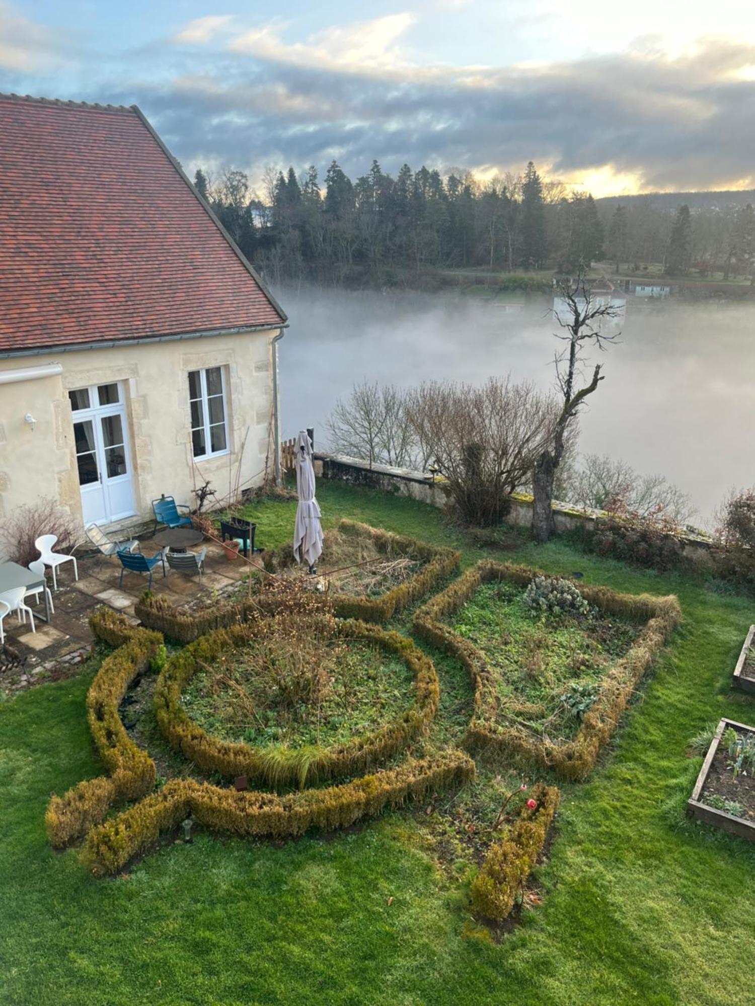 Maison De Noble Nicolas Авалон Екстериор снимка